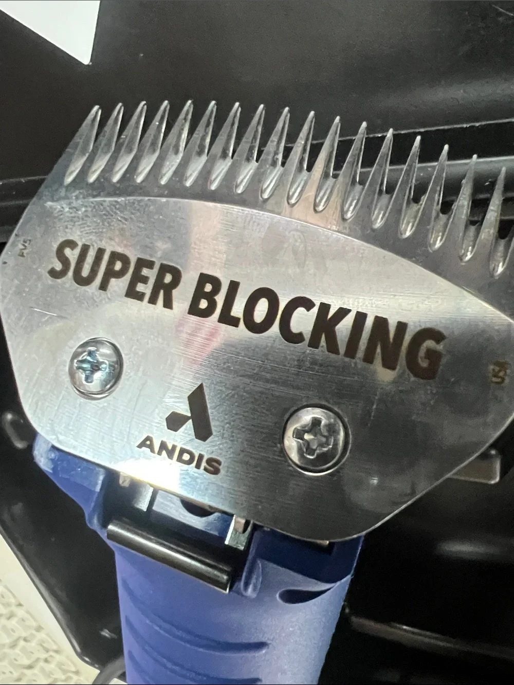 Andis UltraEDGE AGC Super 2-Speed Clipper – Metallic Blue